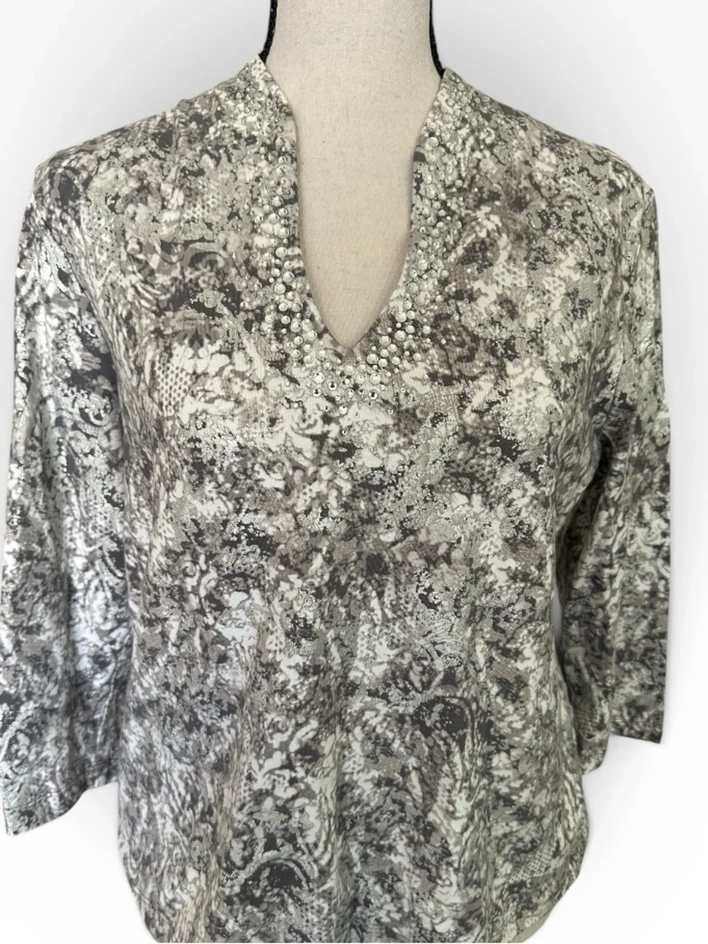 Ruby Rd Petite Boho Abstract Print Rhinestone V-Neck Top Women’s PM - Picture 3 of 8